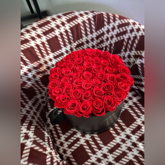 Forever Roses - Picture 2 of 5